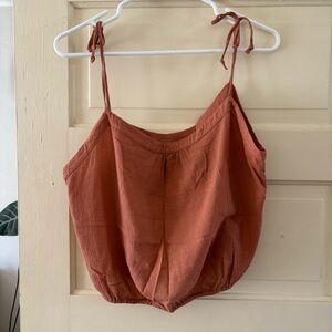 Curator cropped light weight top